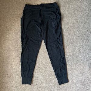 Seraphine Maternity Dark Heather Gray Joggers Size S